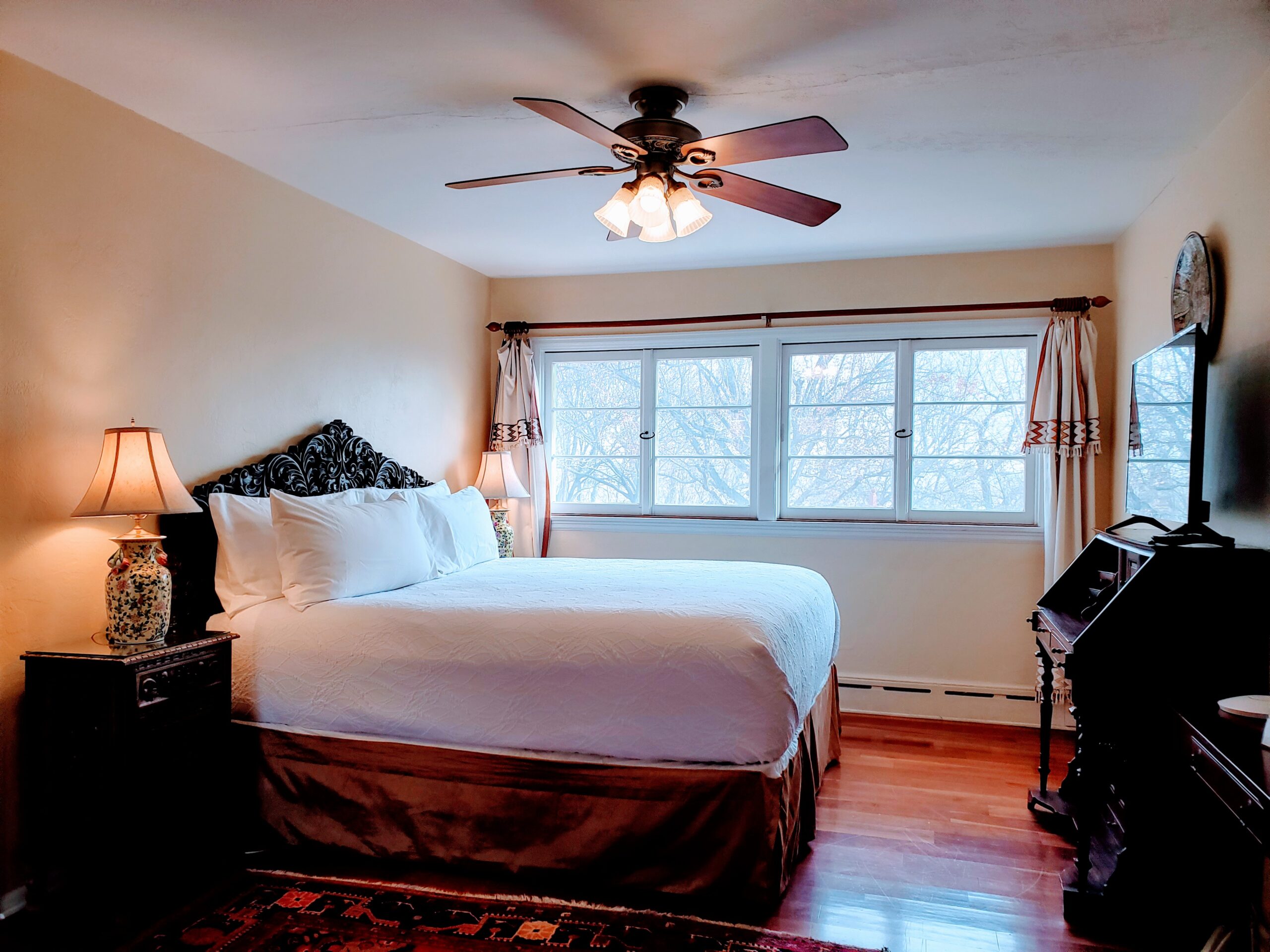 COURTYARD ROOM
